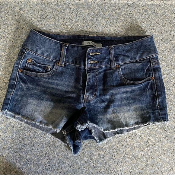Refuge Jean Daisy Dukes/Short Shorts Size 2 - Picture 1 of 4